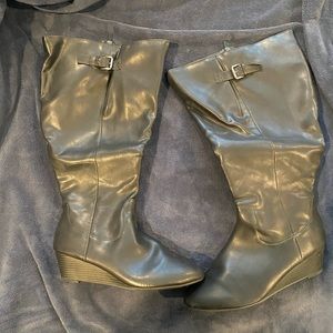 Torrid WW black knee length boots. Heel is about 1.5 inches